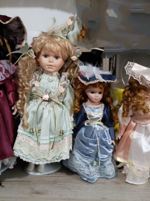 Vintage porcelain dolls used, pack of 7, various sizes