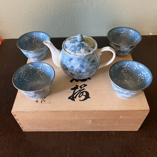 Sometsuke Style Japanese Tea Set with 4 Cups in Wooden Box, New