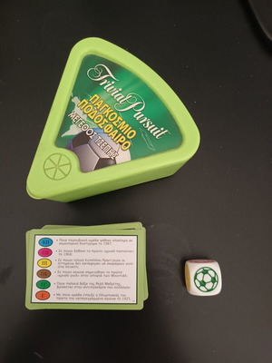 Trivial Pursuit World Football Greek Edition Pocket Size like new