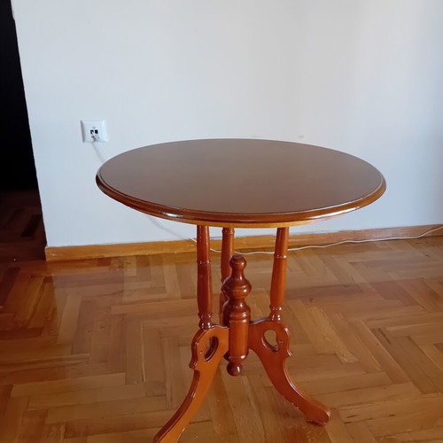 Wooden side table like new