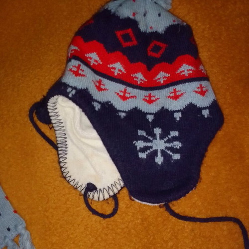Children's scarf set with blue and red hat like new