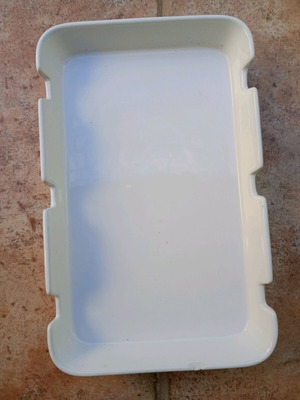 Керамичен малък поднос употребяван с чип на ръба