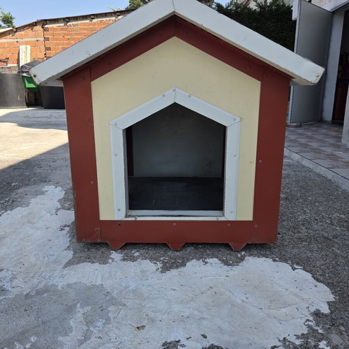 Dog kennel made of panels