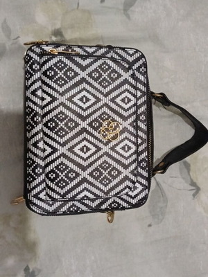 Black and white handbag with dual zipper and spacious interior