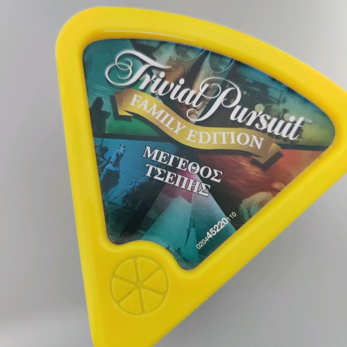 Trivial Pursuit Family Edition pocket size like new