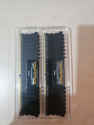 Corsair Vengeance DDR4 Memory 64GB like new, 2x32GB CMK64GX4M2D3000C16