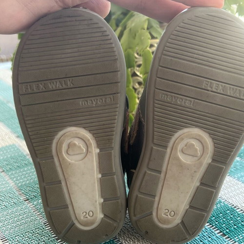 Mayoral sneakers used no 20 in neutral color