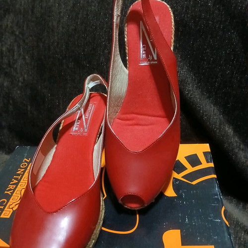 Zontary Club red sandals new size 40