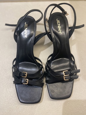 Jenny Fairy black platform sandals size 39 like new