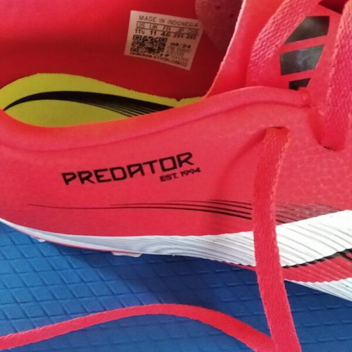 Adidas Predator football shoes like new, red