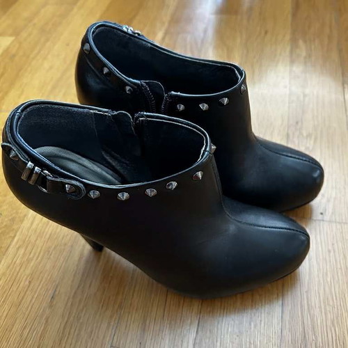 Roberto Botella leather ankle boots size 36 like new, black
