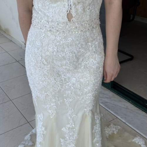 Wedding dress new, mermaid style, size medium, white
