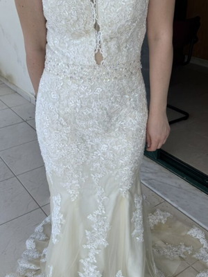 Wedding dress new, mermaid style, size medium, white