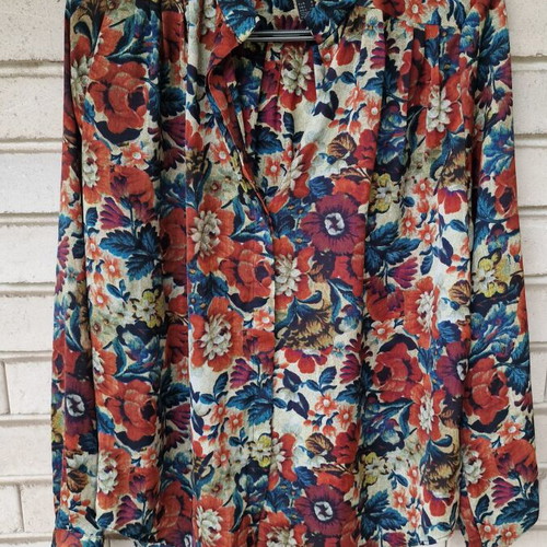 Mango shirt used floral design size S oversized model