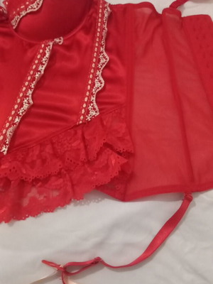Red bustier like new, size S, missing strap