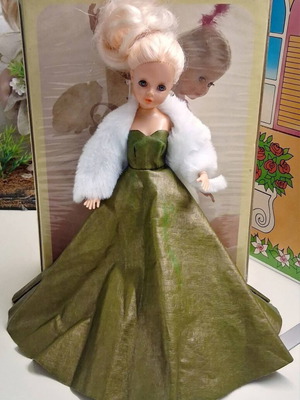 Bibibo A Period Golden Vision Dress used with accessories