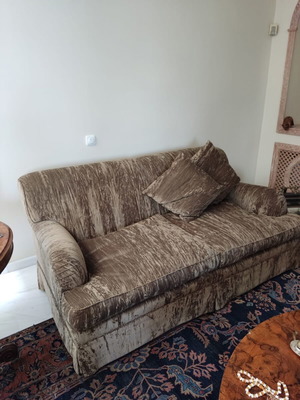Velvety sofa like new, soft and comfortable