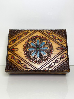 Дървена ръчно изработена кутия за съхранение като нова с резбовани орнаменти