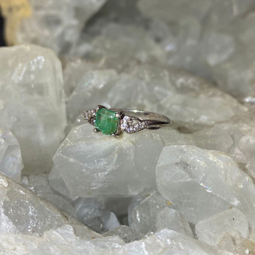 Handmade Silver Ring with Natural Emerald 925 Size 15mm
