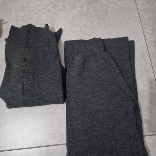 Set dark grey like new, comfortable