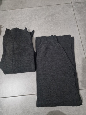 Set dark grey like new, comfortable