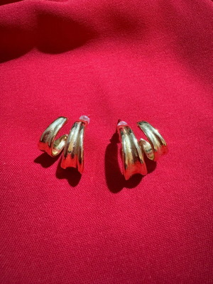 Gold-colored fashion earrings like new, gold tone