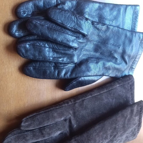 Leather gloves like new, two pairs, black and brown, small and medium