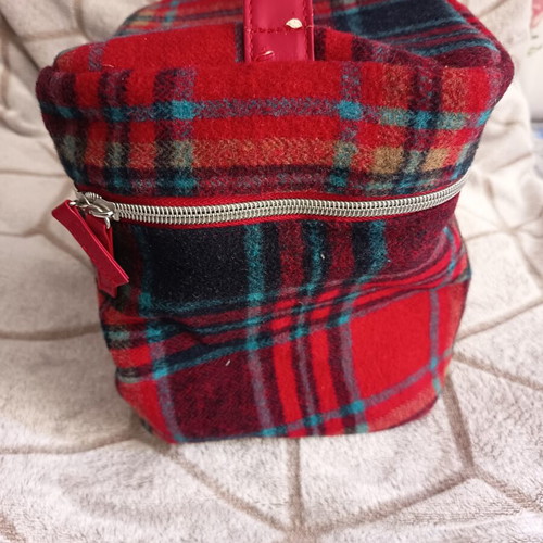 Elle bag tartan pattern, like new, red and turquoise