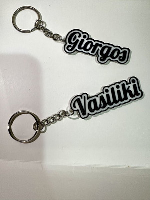 Custom μπρελόκ με όνομα σαν καινούργιο, μαύρο και άσπρο