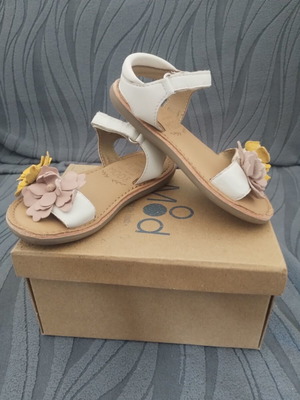 Mod8 Cloneha leather sandals for girls, size 26, white
