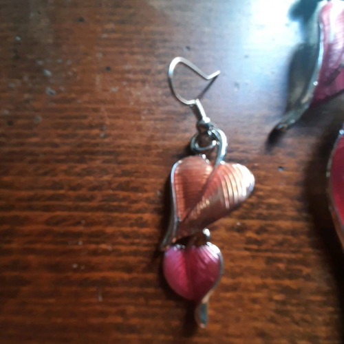Jewelry set used vintage piece, possibly silver necklace and earrings