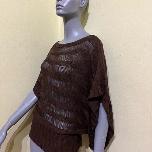Brown blouse with unique knit and sleeves like new, size S/M