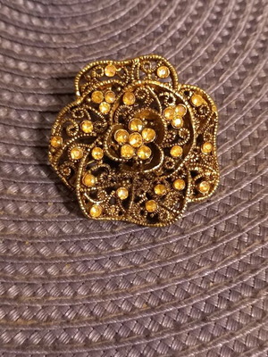 Bronze pin with rhinestones, beautiful heart design