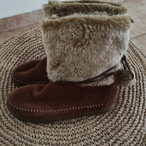 Toms boots like new, suede with fur, size 39, beige brown