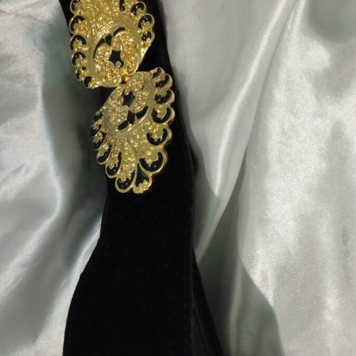 Women’s suede belt like new, black with gold metal detail
