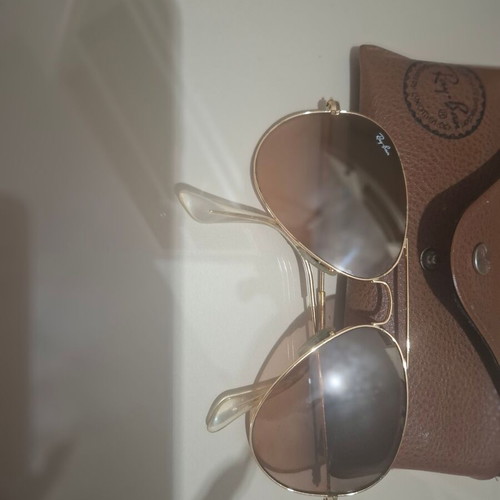 Ray Ban Aviator sunglasses like new, gold color