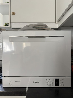 Bosch countertop dishwasher like new, 6 place settings, white