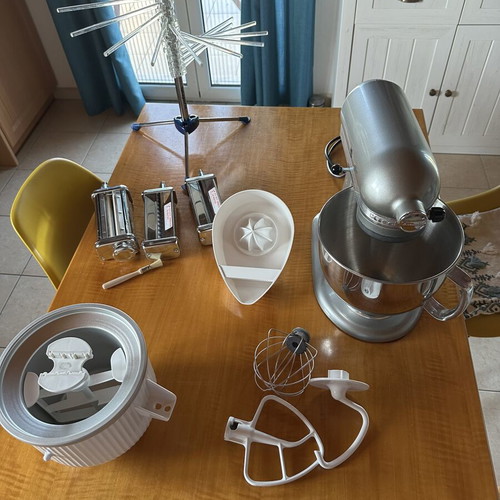 KitchenAid Artisan stand mixer like new with accessories