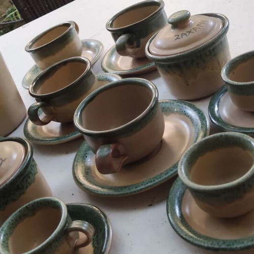 Clay tea and coffee set like new, 4 tea cups, 4 coffee cups, sugar and coffee containers, jug