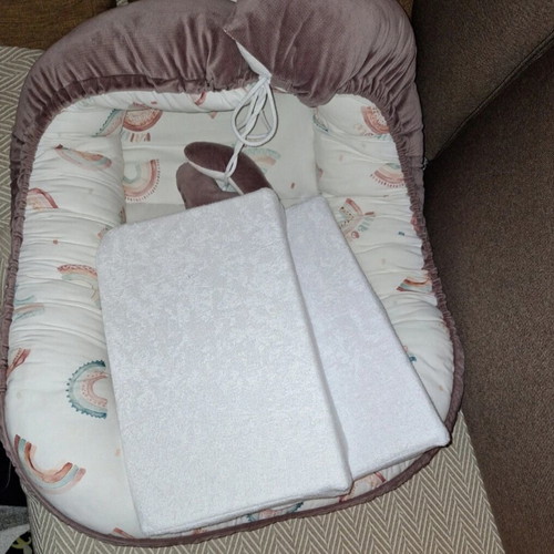Baby nest like new with wedge inserts for incline