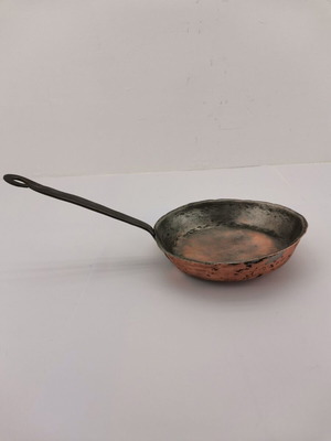 Copper frying pan used, vintage 1920, preserved