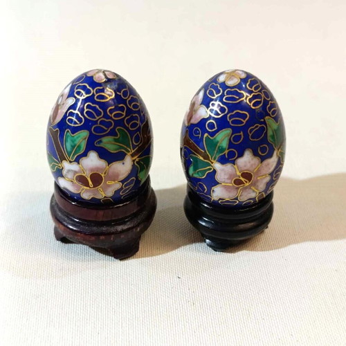 Handmade small cloisonné decorative eggs used with stands