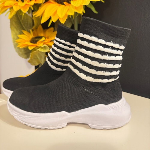 Athletic sock shoes size 31-32 like new, black