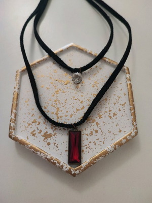 Double necklace on suede cord used