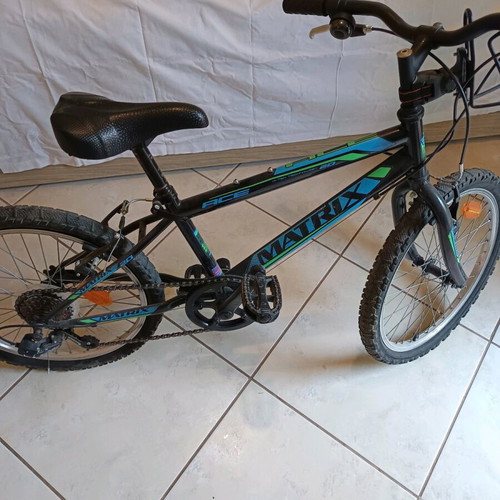 Mountain bike like new, 20 inch, V-Brakes, suspension