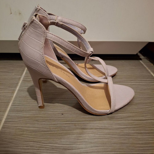 Women's low-heeled sandals like new, purple, size 37