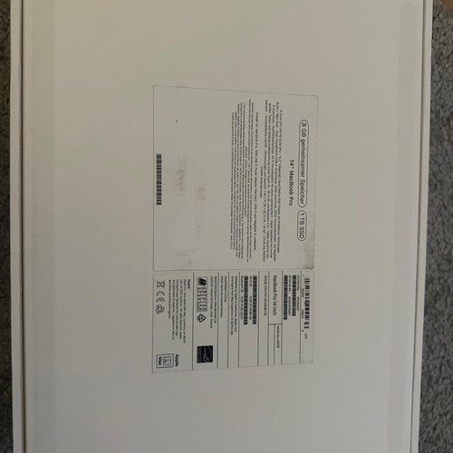 Apple Mac Book Pro 14 inch like new, 8GB, with carrying case