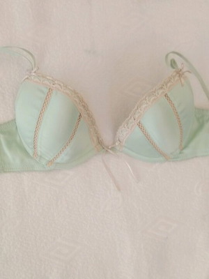 Venus Victoria bra used, satin pistachio 70B with padding