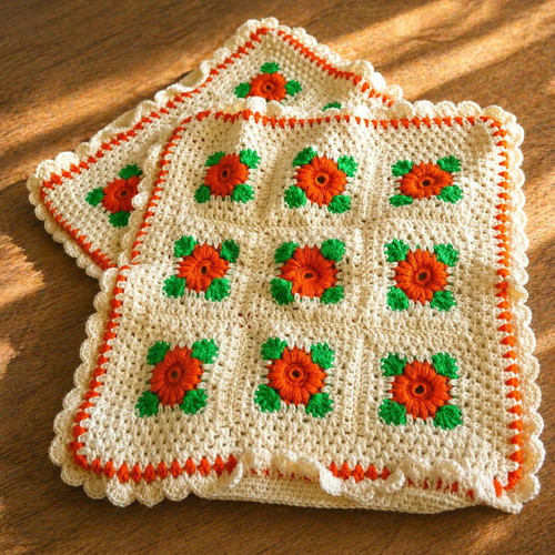 Decorative handmade crochet knit items new, 2 pieces, vintage motif 45x45cm