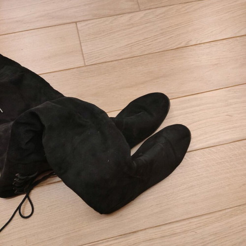 Black over the knee boots type castor like new